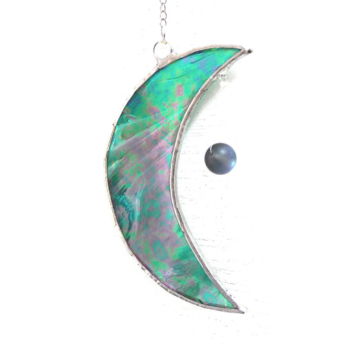 crescent mooncatcher: jungle green iridescent with black rainbow aura orb